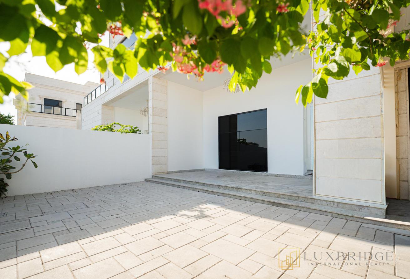 Skyline Elegance | Premium Location photo 18