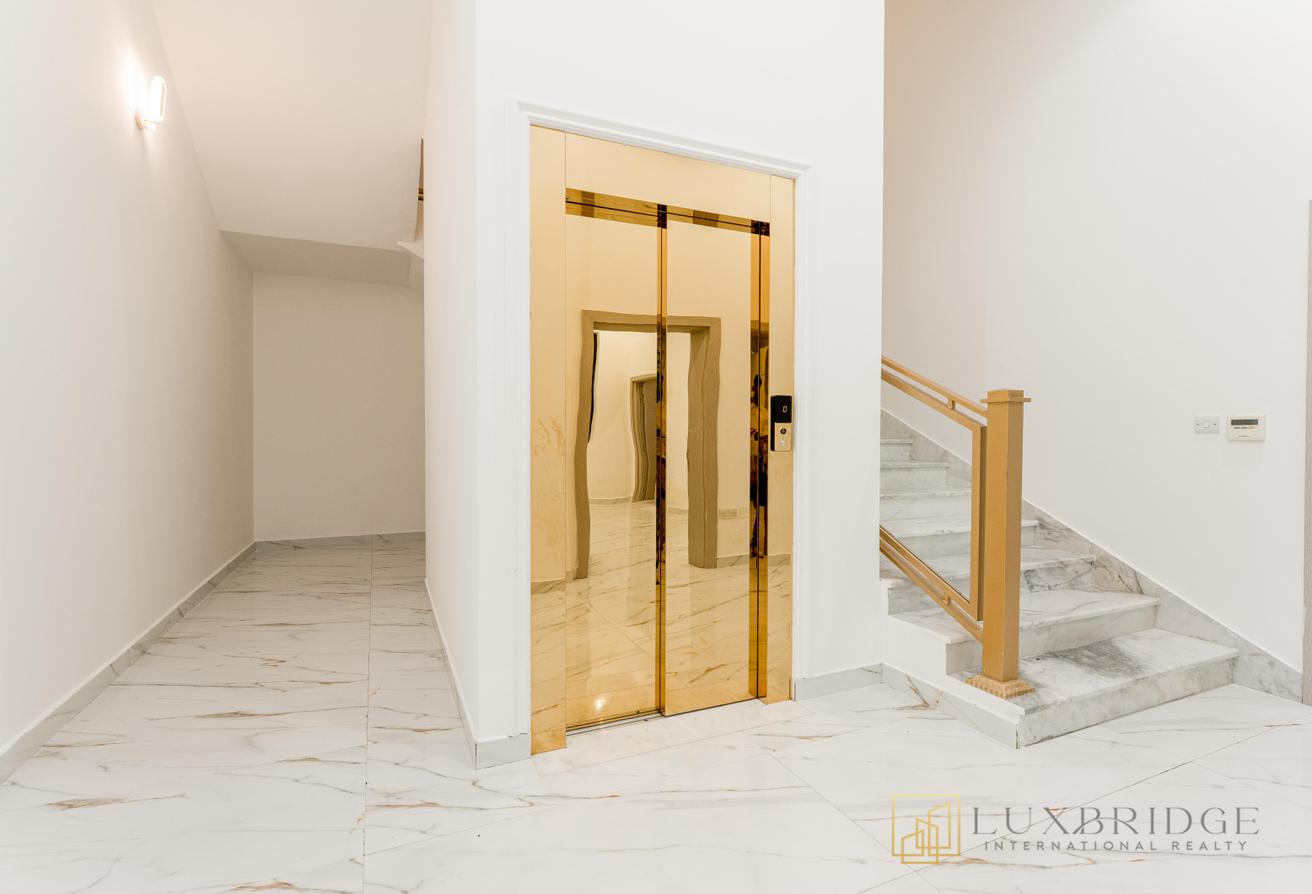 Skyline Elegance | Premium Location photo 6