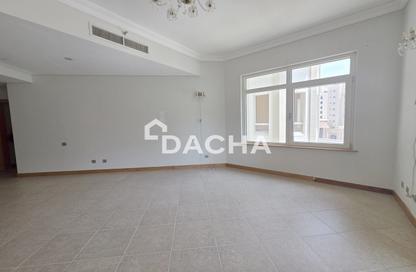 Apartment - 2 Bedrooms - 2 Bathrooms for rent in Al Anbara - Shoreline Apartments - Palm Jumeirah - Dubai