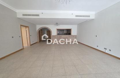 Apartment - 2 Bedrooms - 2 Bathrooms for rent in Al Anbara - Shoreline Apartments - Palm Jumeirah - Dubai