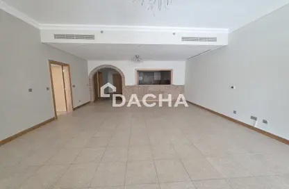 Apartment - 2 Bedrooms - 2 Bathrooms for rent in Al Anbara - Shoreline Apartments - Palm Jumeirah - Dubai
