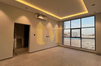 Villa - 5 Bedrooms - 7+ Bathrooms for rent in Al Aweer 1 - Al Aweer - Dubai