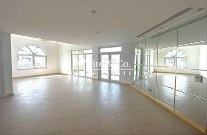 Apartment - 3 Bedrooms - 4 Bathrooms for rent in Al Khushkar - Shoreline Apartments - Palm Jumeirah - Dubai