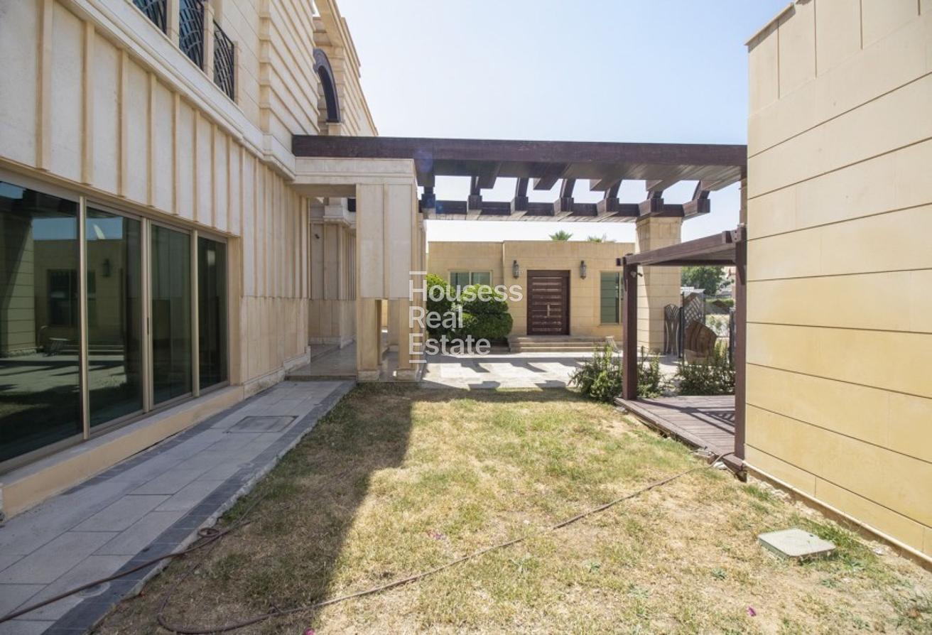 Palace-Style Villa | Private Pool and Lift |Vacant photo 5