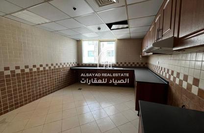 Apartment - 4 Bedrooms - 6 Bathrooms for sale in Beach Tower 2 - Al Khan Lagoon - Al Khan - Sharjah Apartment - 4 Bedrooms - 6 Bathrooms for sale in Beach Tower 2 - Al Khan Lagoon - Al Khan - Sharjah