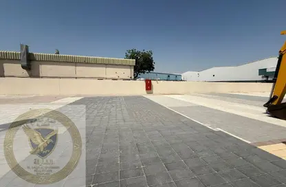 أرض - استوديو للايجار في بناء الصناعية 13 - منطقة رقم 13 - المنطقة الصناعية بالشارقة - الشارقة