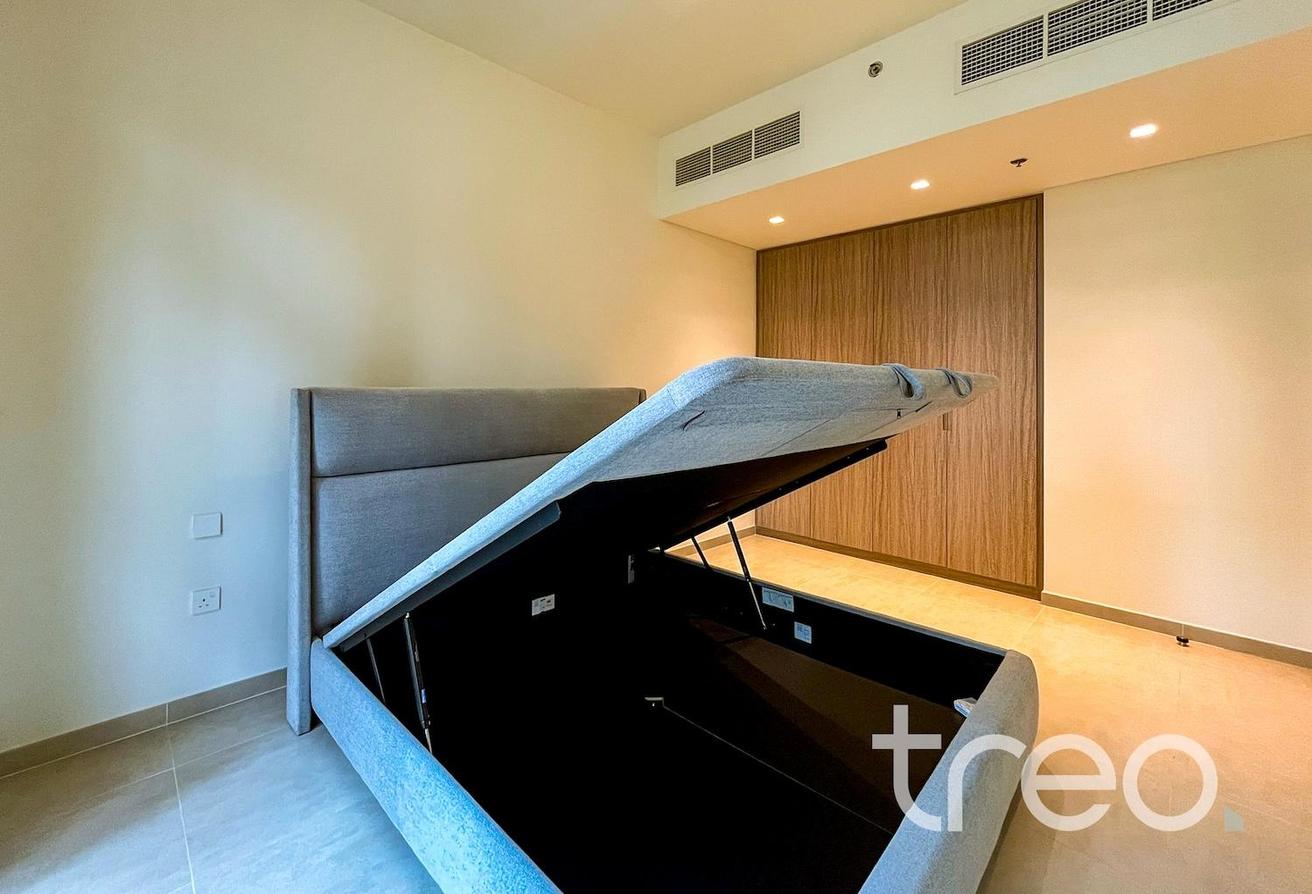 Vacant Now | High Floor | Sea Views photo 8