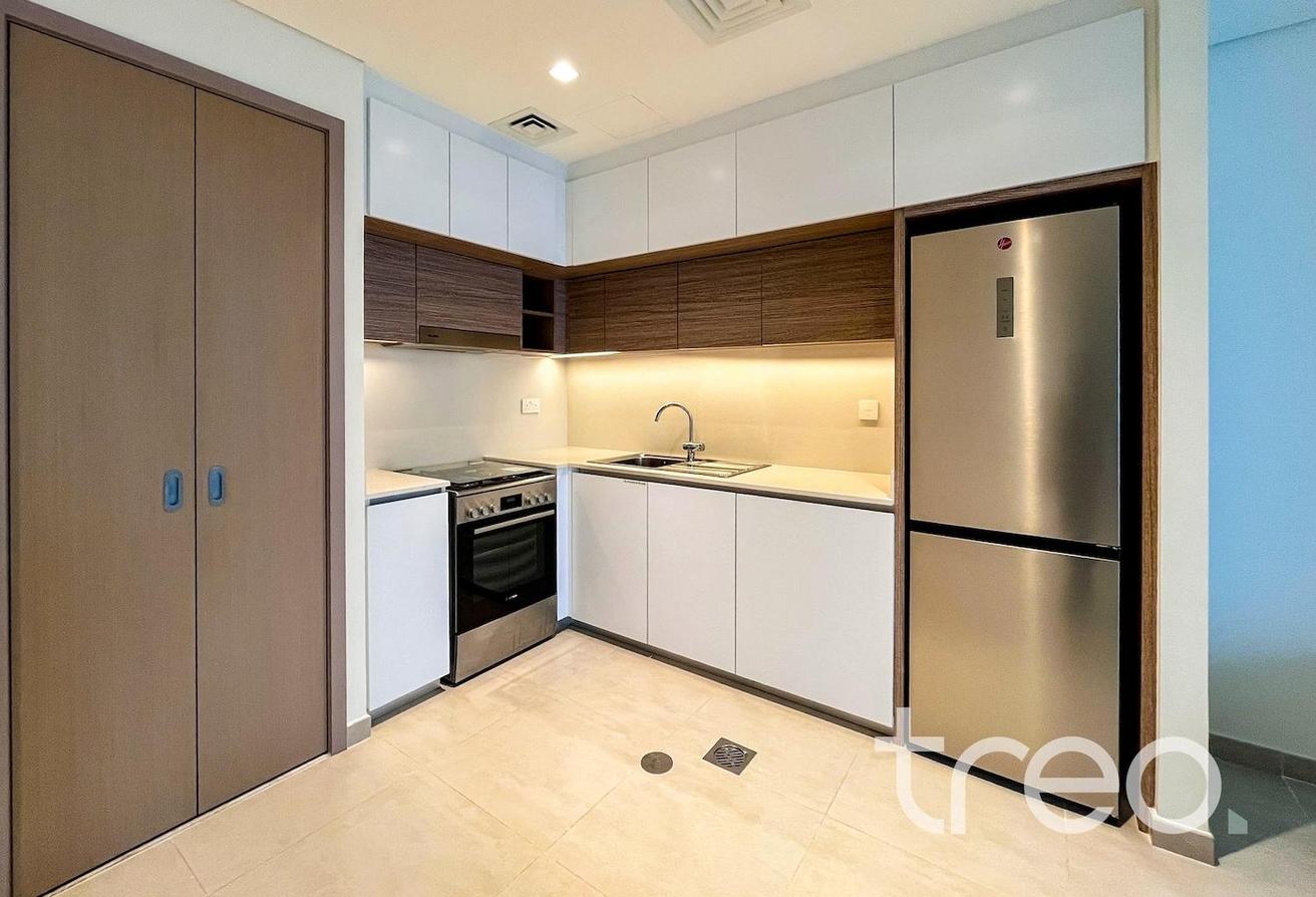 Vacant Now | High Floor | Sea Views photo 5