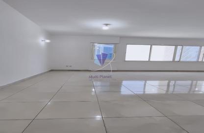 شقة - 2 - 2 للايجار في كورنيش رزيدنس - شارع الكورنيش - أبوظبي شقة - 2 - 2 للايجار في كورنيش رزيدنس - شارع الكورنيش - أبوظبي