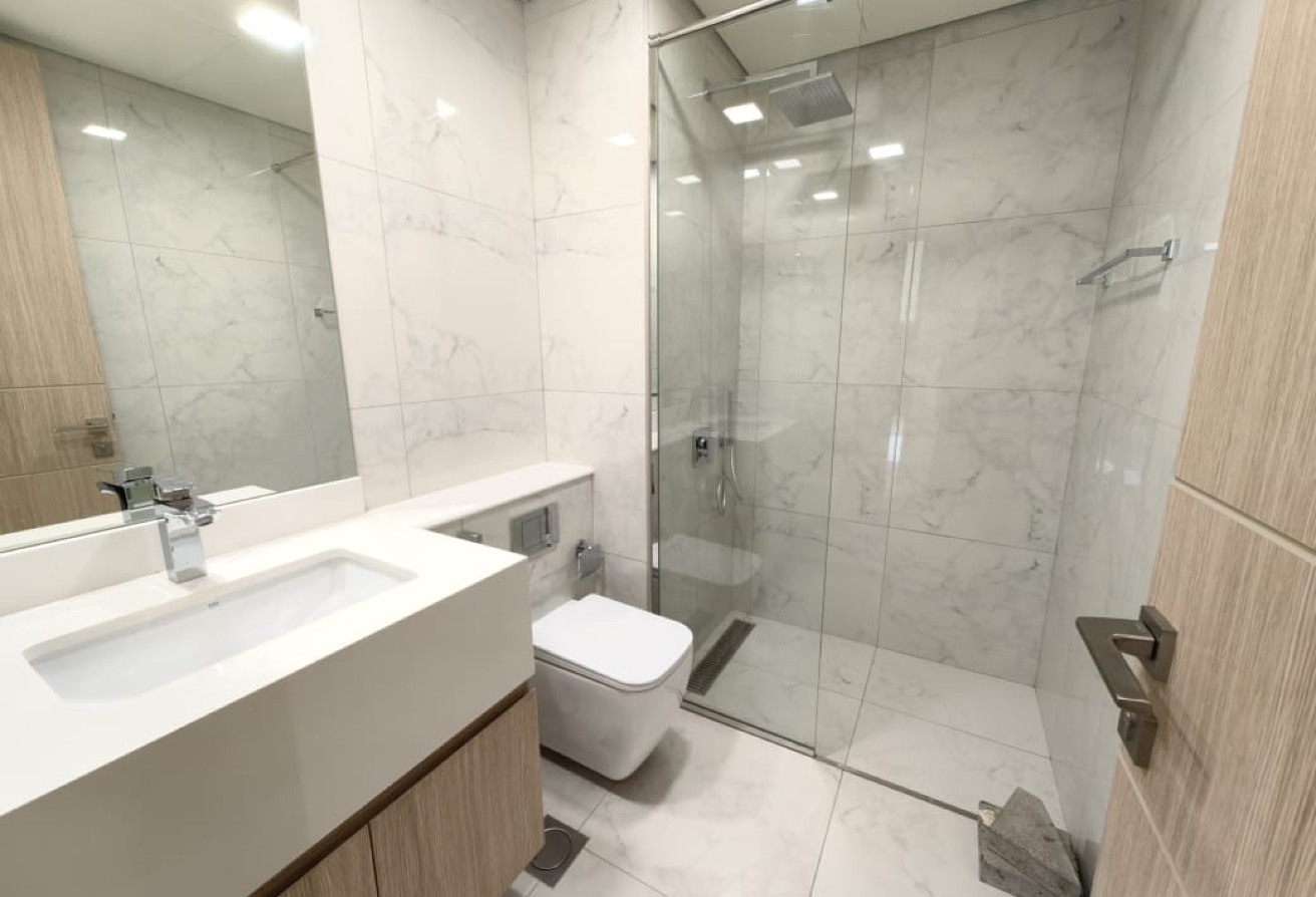 Panoramic Views | Stylish 2BR Apt | Northbay