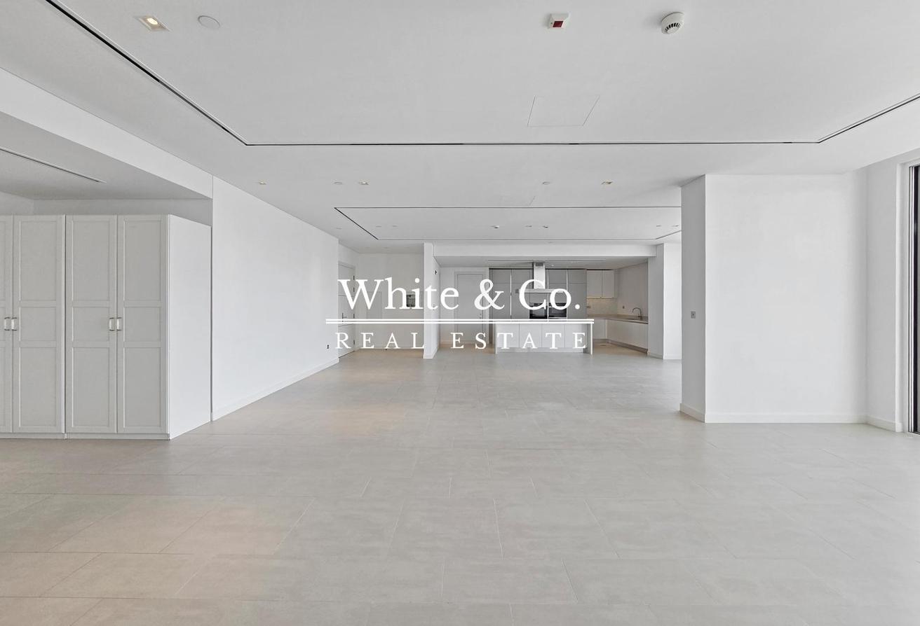 Large Two Bed | Huge Terraces | Vacant photo 2