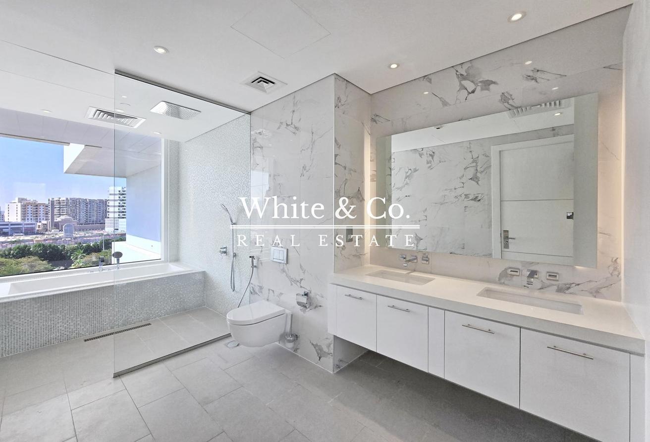 Large Two Bed | Huge Terraces | Vacant photo 10