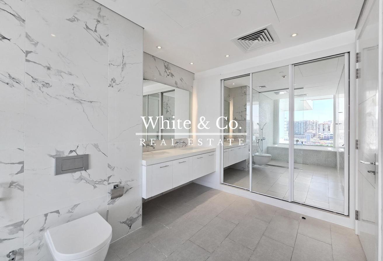 Large Two Bed | Huge Terraces | Vacant photo 8