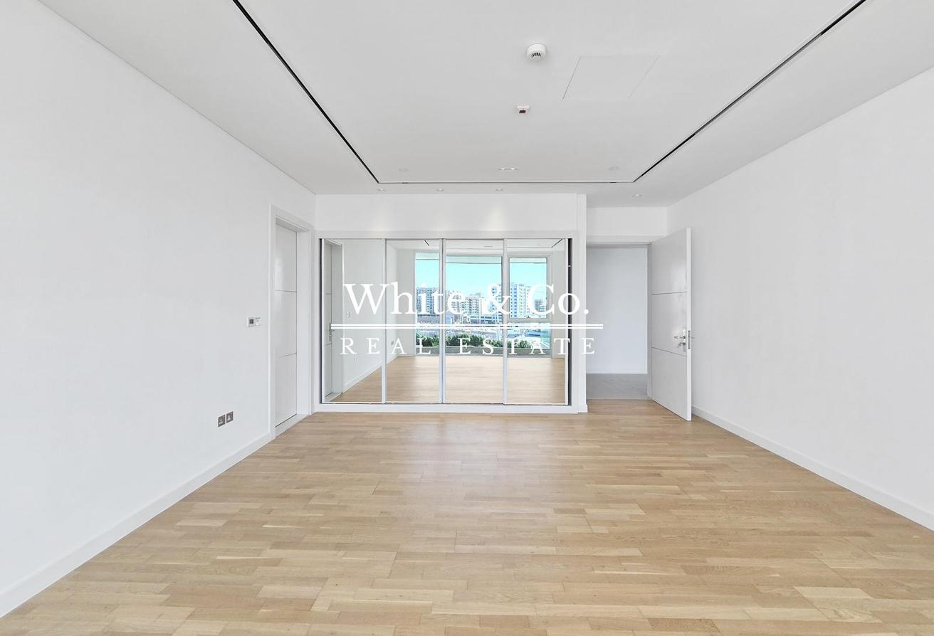 Large Two Bed | Huge Terraces | Vacant photo 14