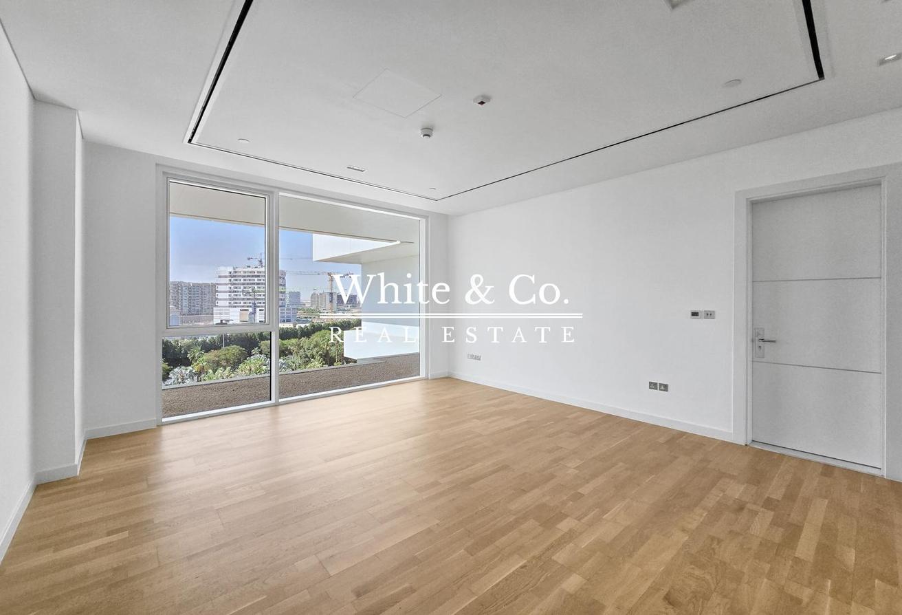 Large Two Bed | Huge Terraces | Vacant photo 5