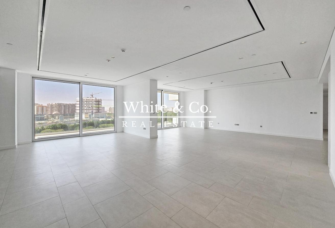 Large Two Bed | Huge Terraces | Vacant photo 3