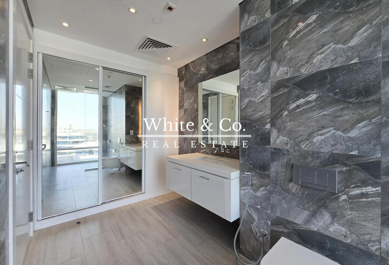 Large Two Bed | Huge Terraces | Vacant photo 9