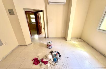 Apartment - 2 - 2 for rent in Muwailih Building - Muwaileh - Sharjah