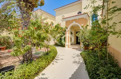 Villa - 3 Bedrooms - 4 Bathrooms for rent in District 5 - Jumeirah Park - Dubai
