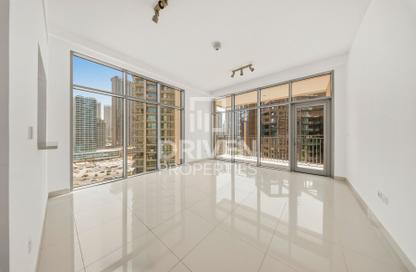 Apartment - 1 - 1 for rent in Boulevard Crescent Tower 1 - BLVD Crescent - Downtown Dubai - Dubai