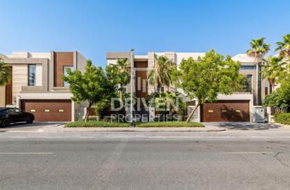 Villa - 5 Bedrooms - 6 Bathrooms for sale in Jumeirah Park - Dubai