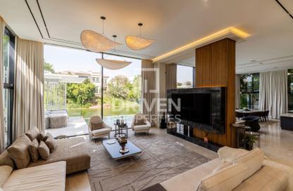 Villa - 5 Bedrooms - 6 Bathrooms for sale in Jumeirah Park - Dubai Villa - 5 Bedrooms - 6 Bathrooms for sale in Jumeirah Park - Dubai