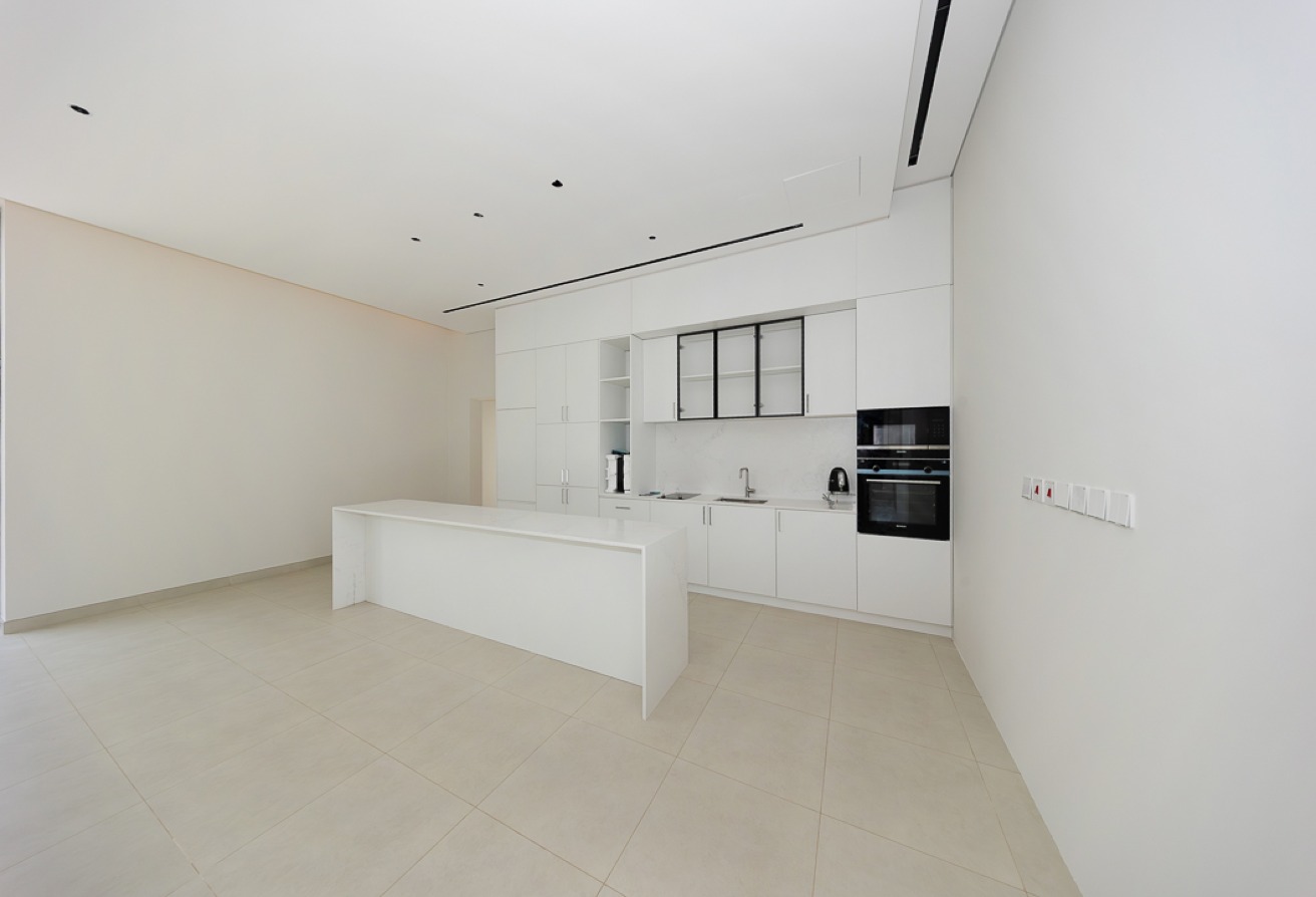 5 bedroom villa in Al Manara: 6
