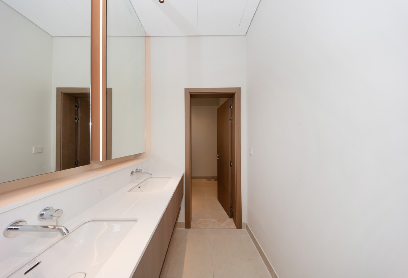 5 bedroom villa in Al Manara: 7