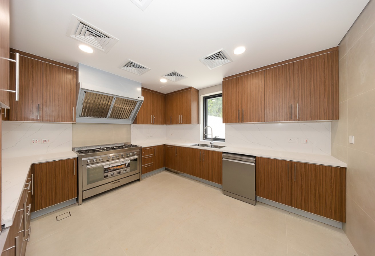 5 bedroom villa in Al Manara: 27