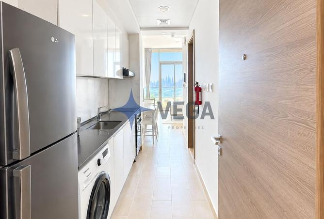 Fully Furnished |Private Balcony | Skyline Views photo 3