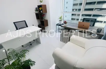 مكتب - غرفة نوم - 1 حمام للايجار في أسبن - شارع الشيخ زايد - دبي