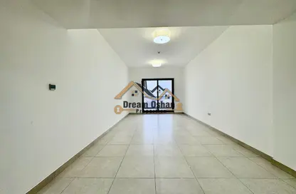 Apartment - 3 Bedrooms - 5 Bathrooms for rent in Al Waleed Garden 1 - Al Waleed Garden - Al Jaddaf - Dubai