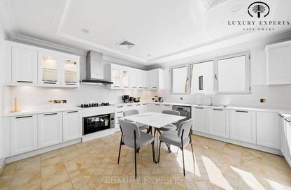 Villa - 4 - 4 for rent in Garden Homes Frond E - Garden Homes - Palm Jumeirah - Dubai
