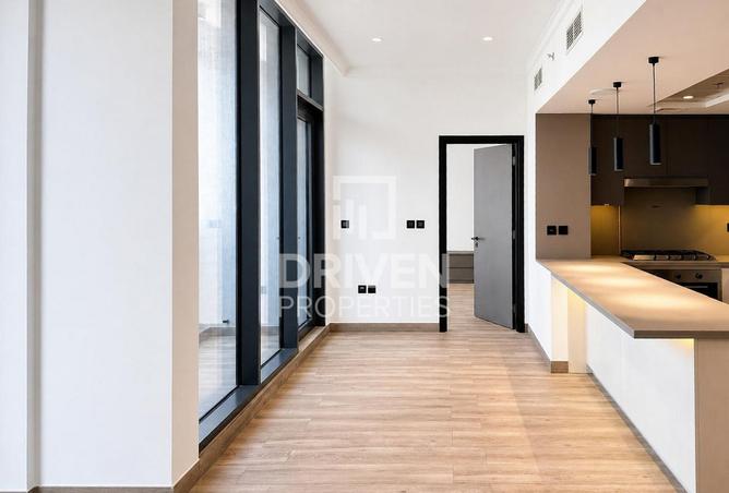 Spacious Layout | Built-in Appliances | Elegant photo 2