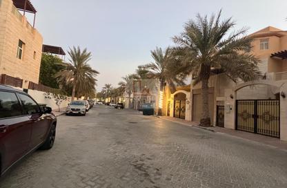 Villa - 3 - 3 for rent in Mushrif Gardens - Al Mushrif - Abu Dhabi
