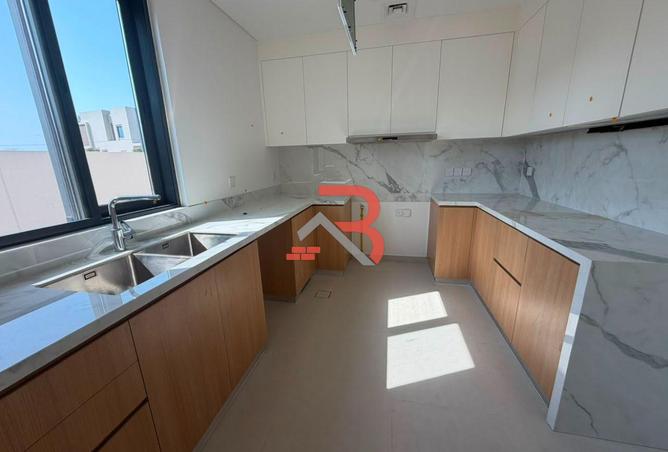 105112601 - Property Image 3