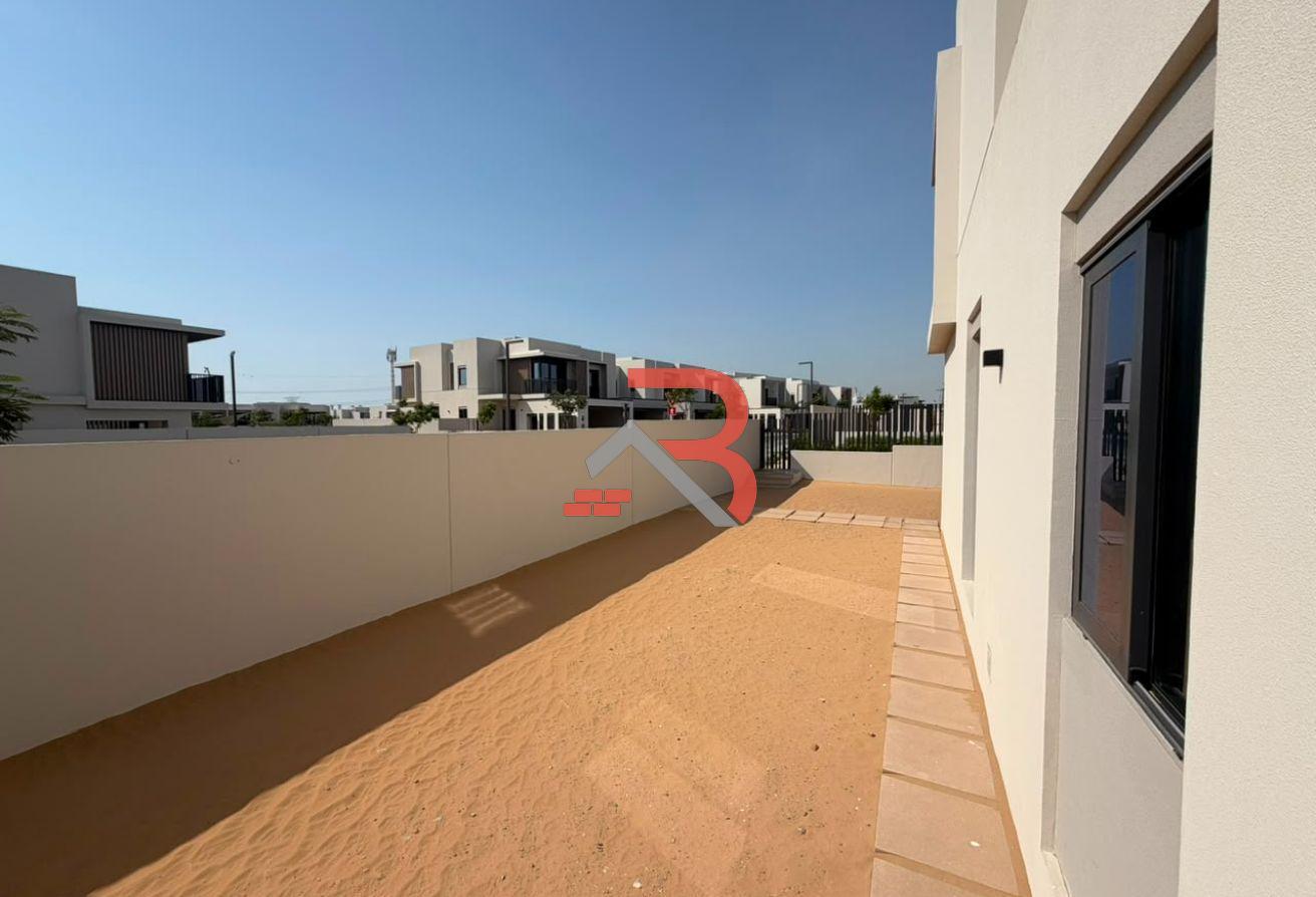 Motivated Owner | Corner | Close to Pool & Park photo 5