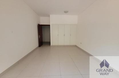 Apartment - 2 Bedrooms - 2 Bathrooms for rent in Zabeel Building - Al Karama - Dubai