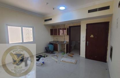 Apartment - Studio - 1 Bathroom for rent in Al Qulaya'ah - Al Sharq - Sharjah Apartment - Studio - 1 Bathroom for rent in Al Qulaya'ah - Al Sharq - Sharjah