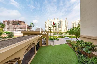Apartment - 2 Bedrooms - 2 Bathrooms for sale in Al Tamr - Shoreline Apartments - Palm Jumeirah - Dubai