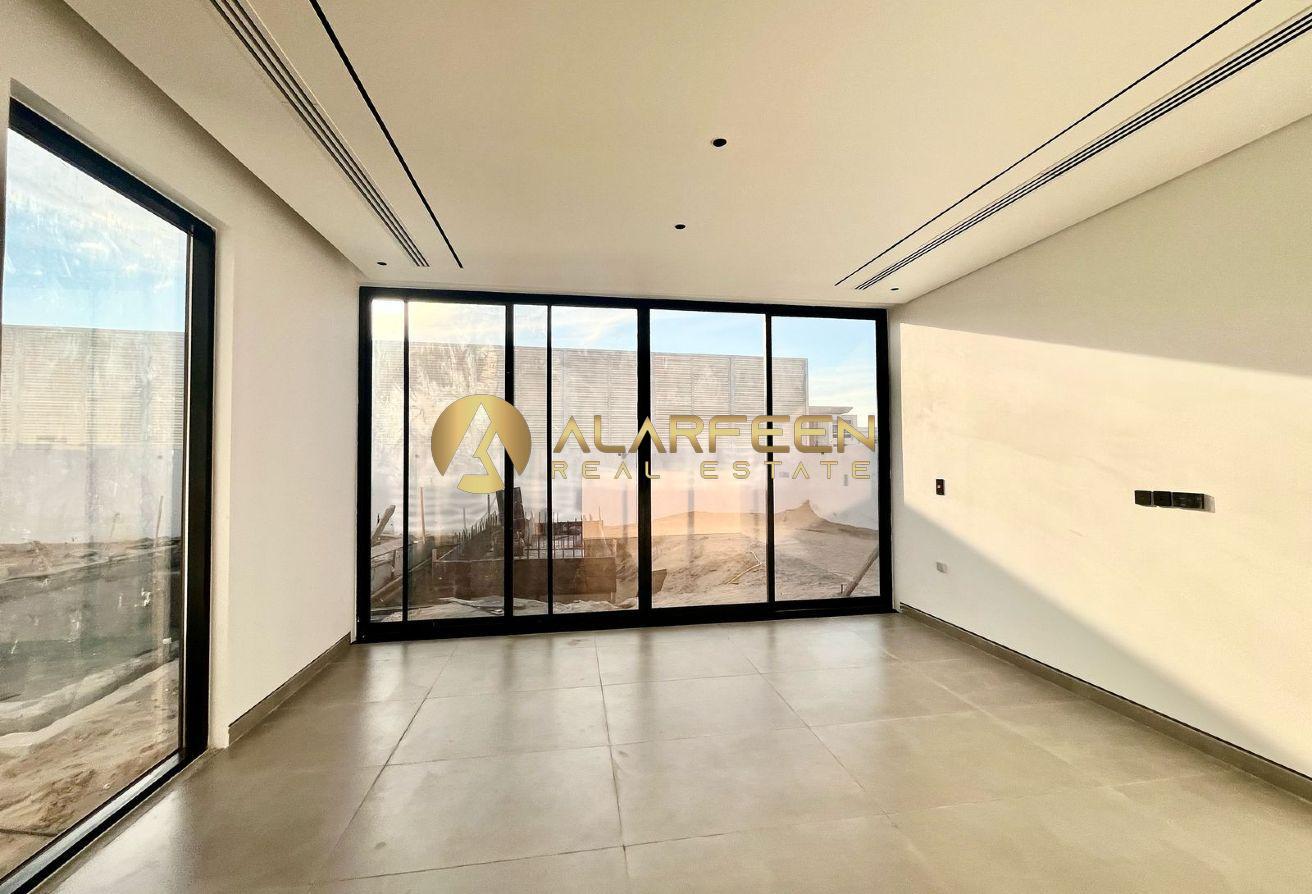 NEVER SEEN BEFORE EXCELLENT MODERN 5-BR photo 5