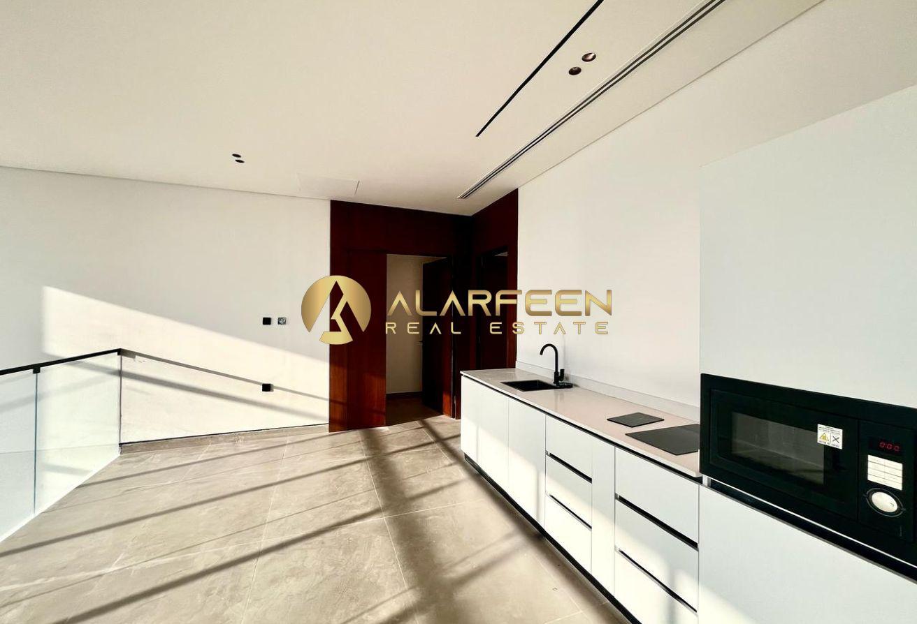 NEVER SEEN BEFORE EXCELLENT MODERN 5-BR photo 4