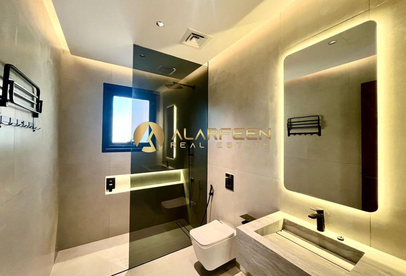 NEVER SEEN BEFORE EXCELLENT MODERN 5-BR photo 6