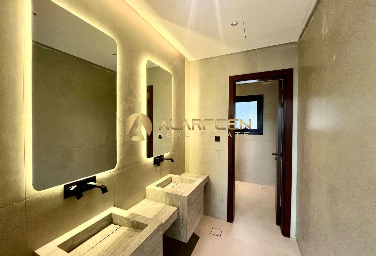 NEVER SEEN BEFORE EXCELLENT MODERN 5-BR photo 10