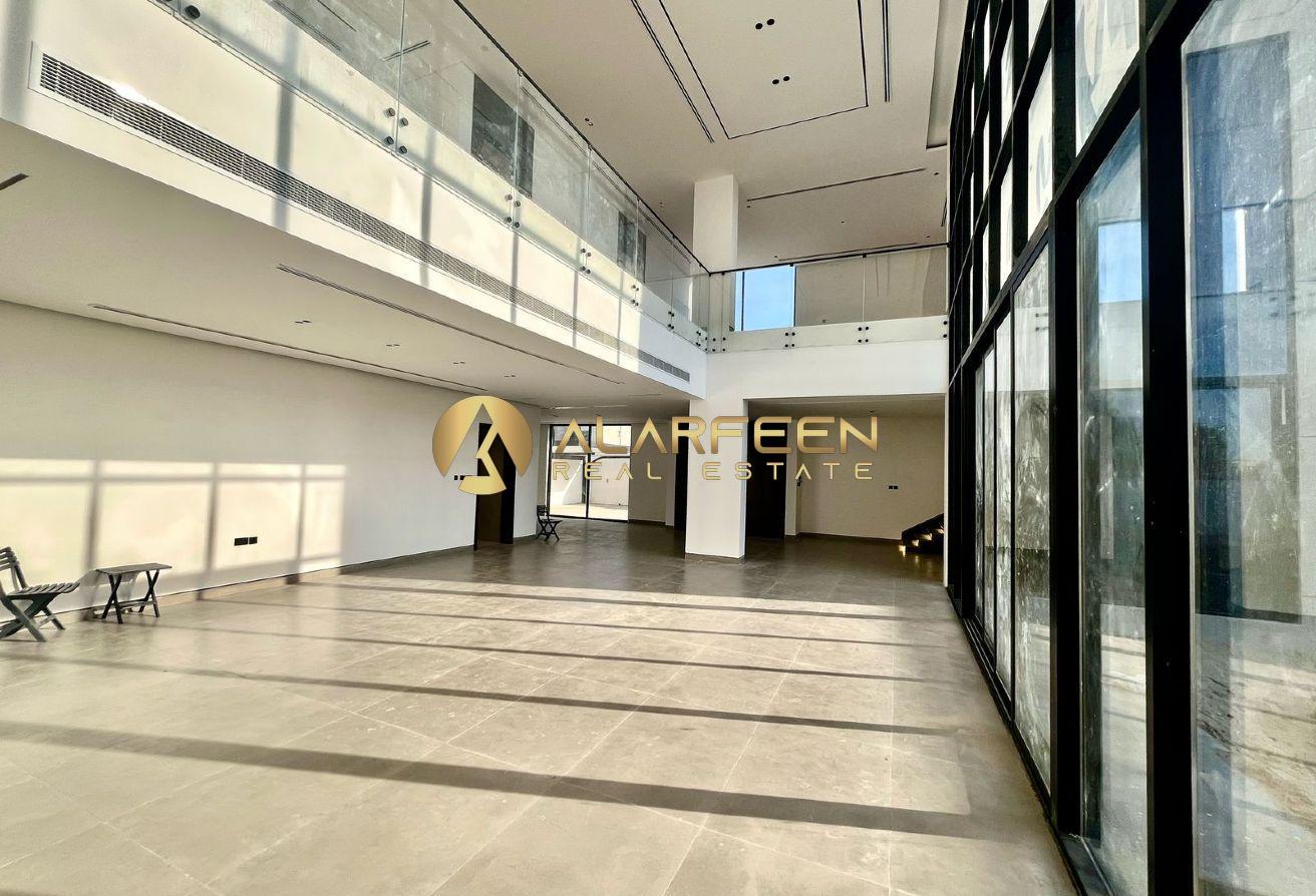 NEVER SEEN BEFORE EXCELLENT MODERN 5-BR photo 9