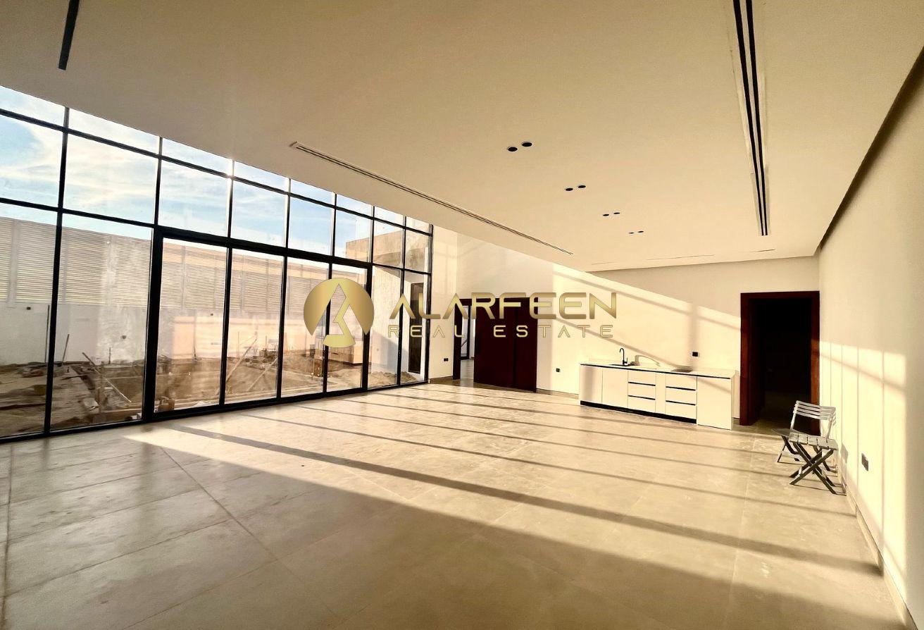 NEVER SEEN BEFORE EXCELLENT MODERN 5-BR photo 2