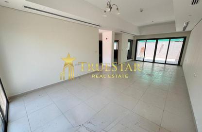 Villa - 4 Bedrooms - 5 Bathrooms for rent in Jumeirah 1 Villas - Jumeirah 1 - Jumeirah - Dubai