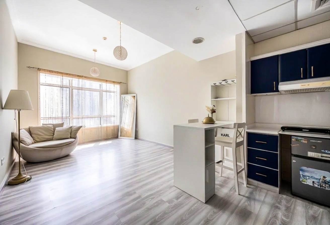 High Floor | 12 Cheques | Lake View | Near Metro