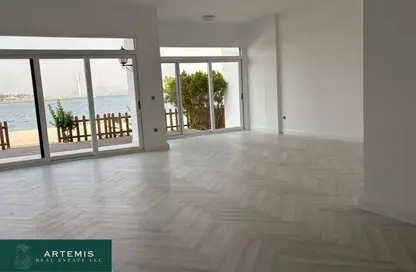 Villa - 5 Bedrooms - 7 Bathrooms for rent in Palma Residences - Palm Jumeirah - Dubai