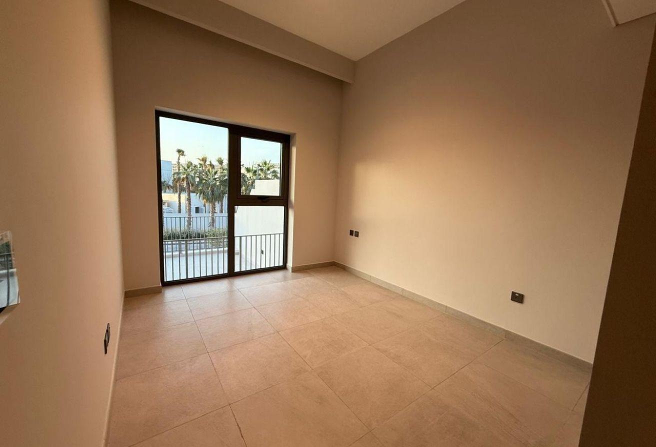 Corner | Spacious Layout | Ready to move photo 9